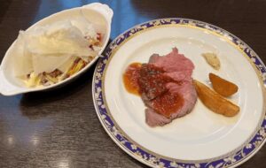 オススメはローストビーフ、ディナーは蟹