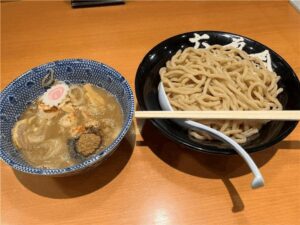 六厘舎（東京駅）の「つけ麺」